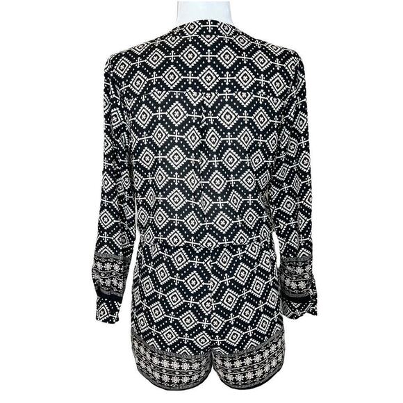 NWT Aqua Women's Aztec Geo Print Split Neck Roll-Tab Sleeve Romper XS - Picture 10 of 15